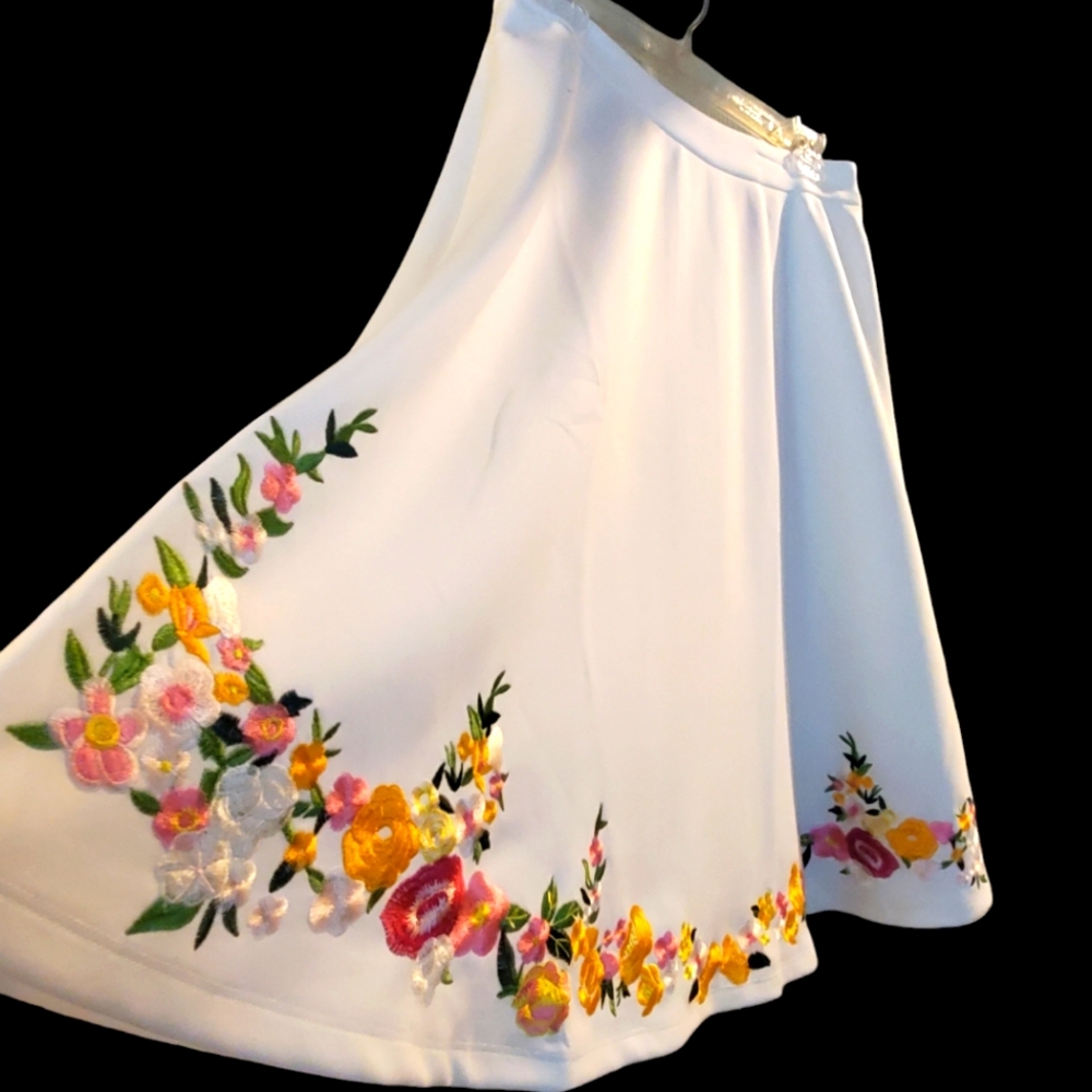 Catherine Malandrino White A-Line Midi Skirt With Embroidered Flowers At Hem